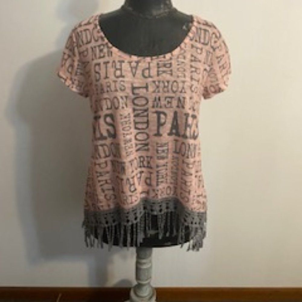 Almost Famous Peach/Gray Hi-Lo with fringe short-sleeve top, size XL